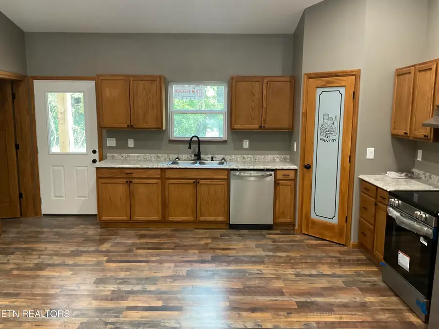 246 Burkemill Rd, Rockwood, TN 37854 - #2