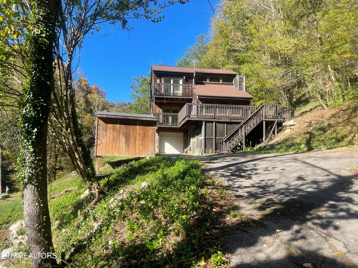 592 Barren Creek Rd, New Tazewell, TN 37825 - #1