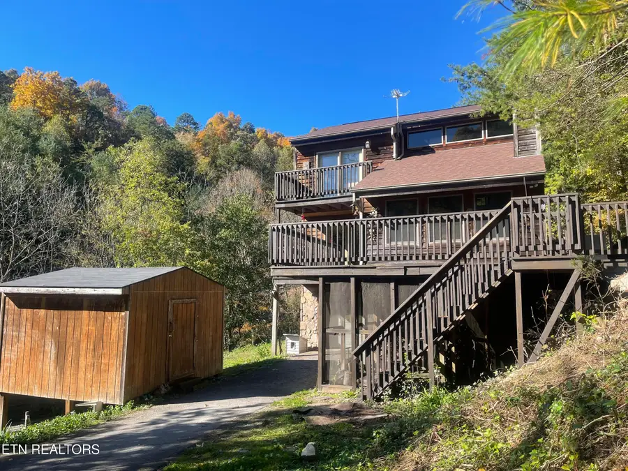 592 Barren Creek Rd, New Tazewell, TN 37825 - #2