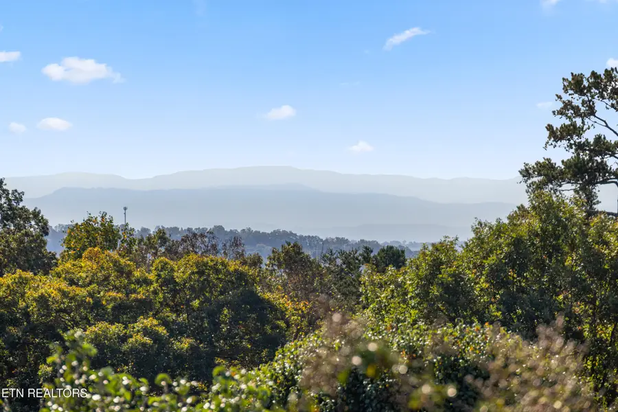 5439 Kesterbrooke Blvd, Knoxville, TN 37918 - #2