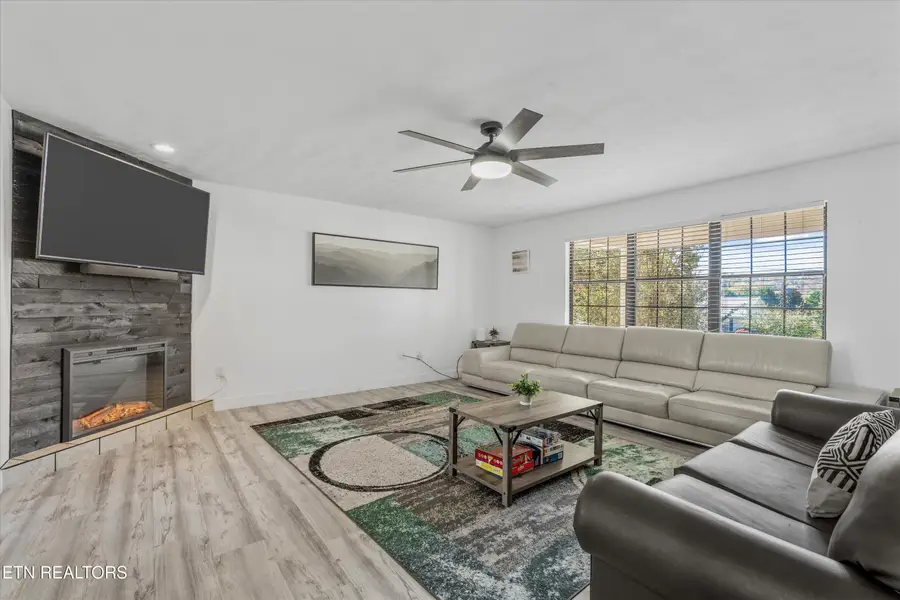 2218 Red Bank Circle, Sevierville, TN 37876 - #2