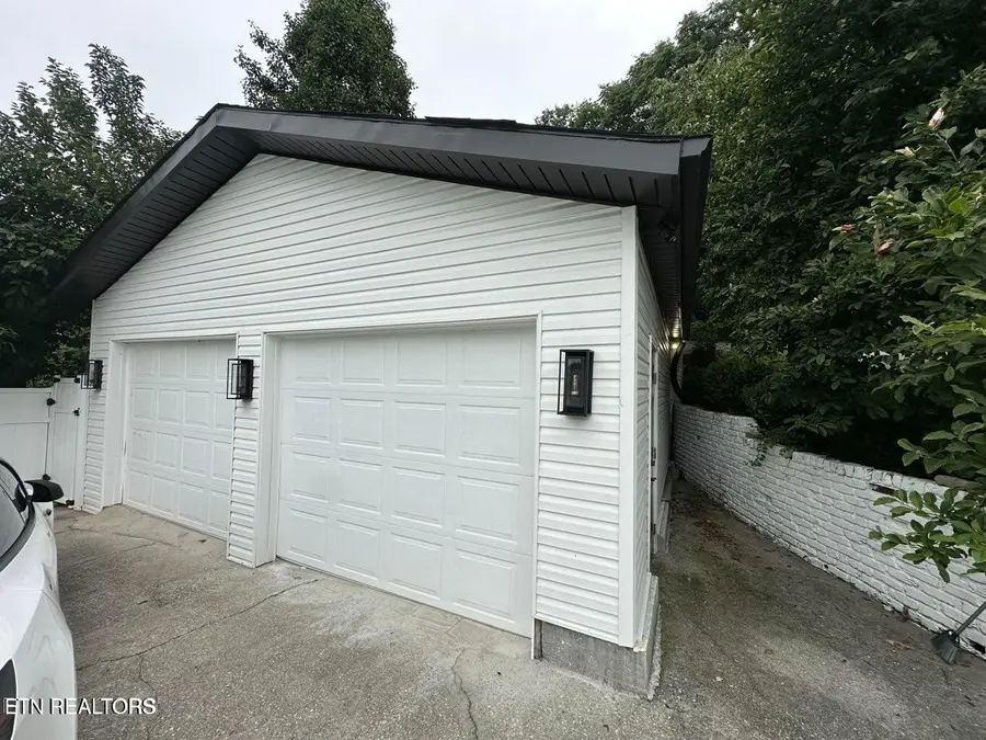 5242 Oakhill Drive, Knoxville, TN 37912 - #2