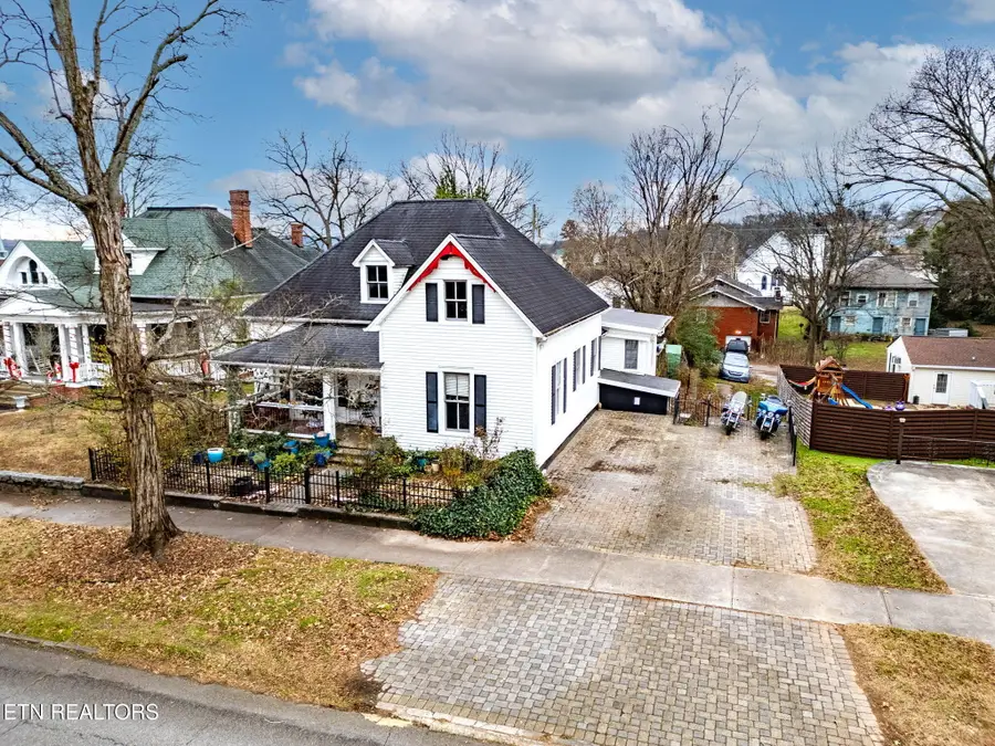 302 Kingston St, Lenoir City, TN 37771 - #2