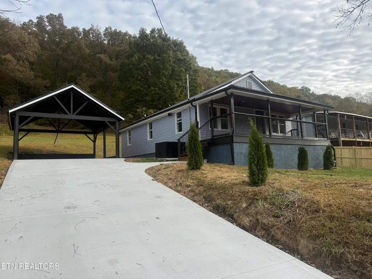 220 Walden Ave, Oliver Springs, TN 37840 - #1