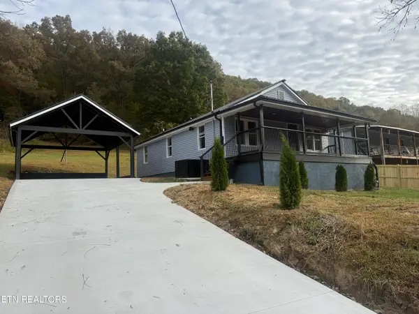 220 Walden Ave, Oliver Springs, TN 37840