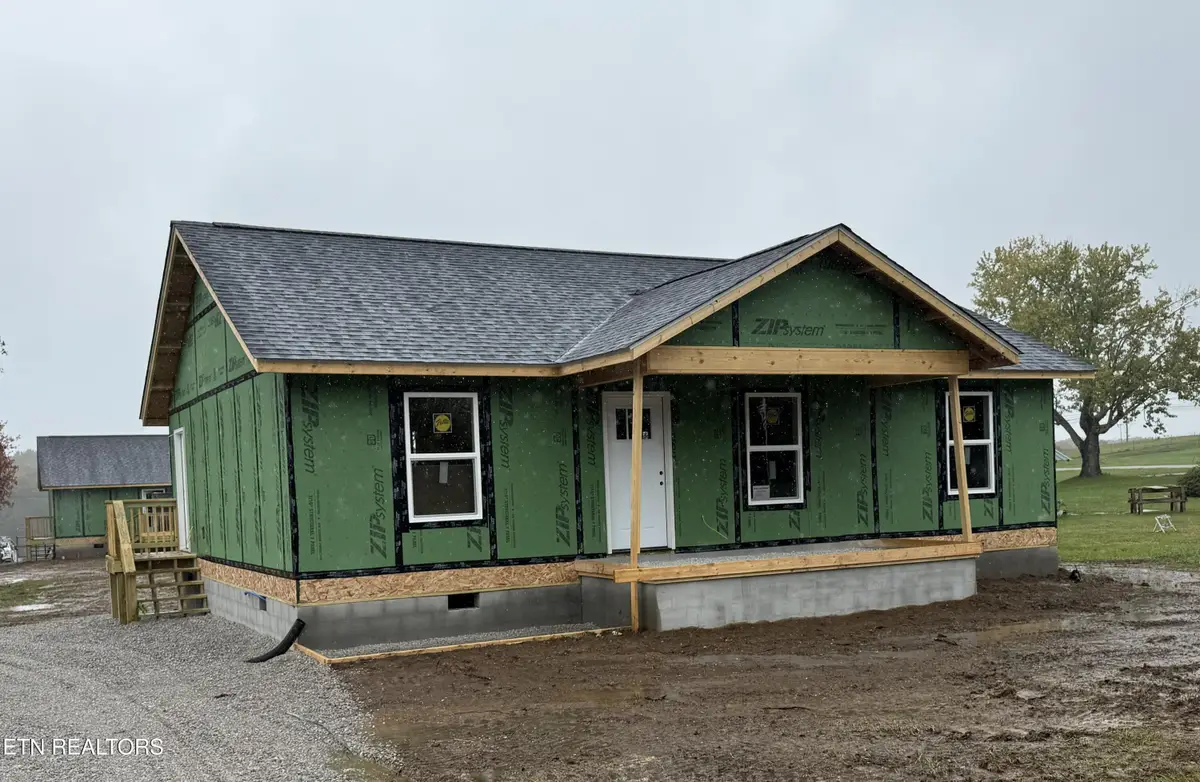 204 Garrett St, Jamestown, TN 38556 - #1