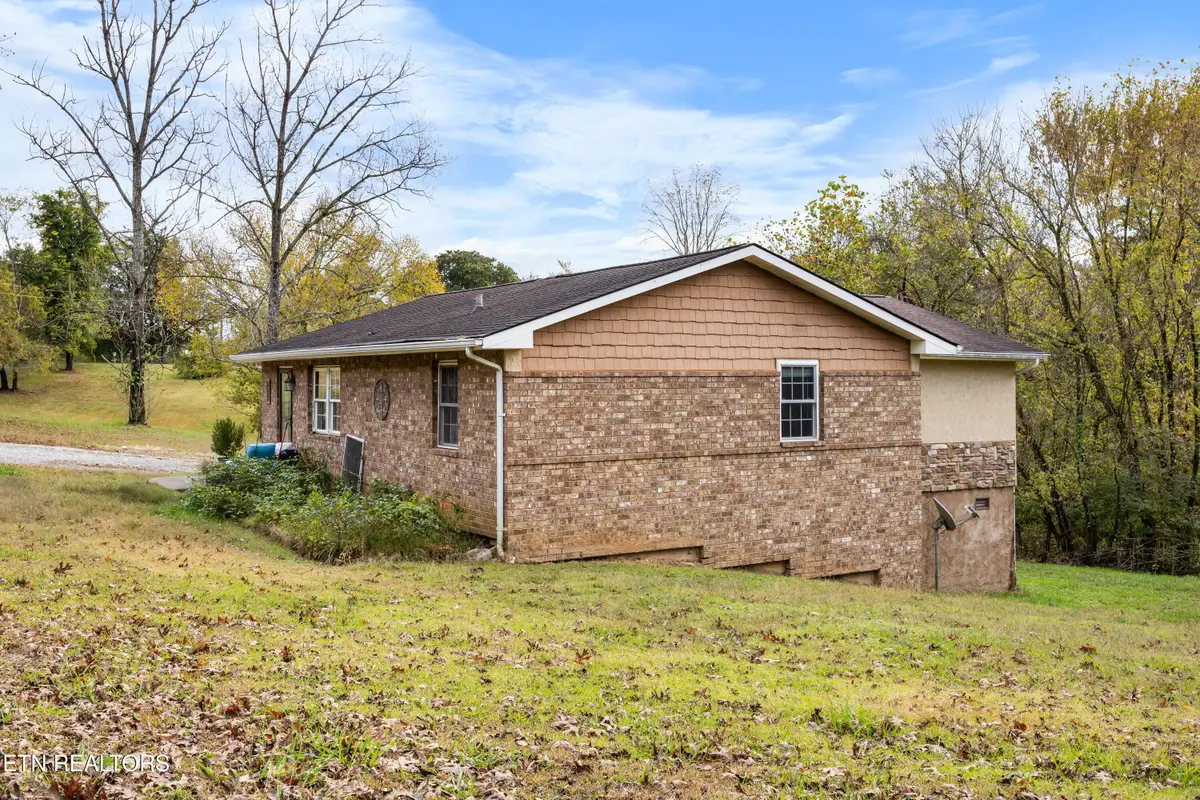 425 Davis Rd, Strawberry Plains, TN 37871 - #1