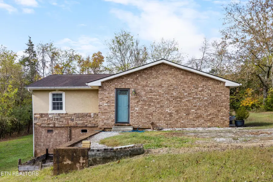 425 Davis Rd, Strawberry Plains, TN 37871 - #2