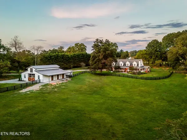 1834 Turkey Pen Lane, Lenoir City, TN 37772