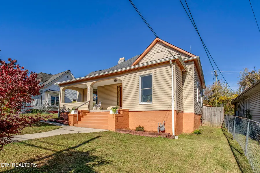 615 Banks Ave, Knoxville, TN 37917 - #2