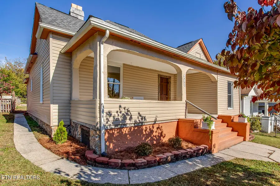615 Banks Ave, Knoxville, TN 37917 - #3