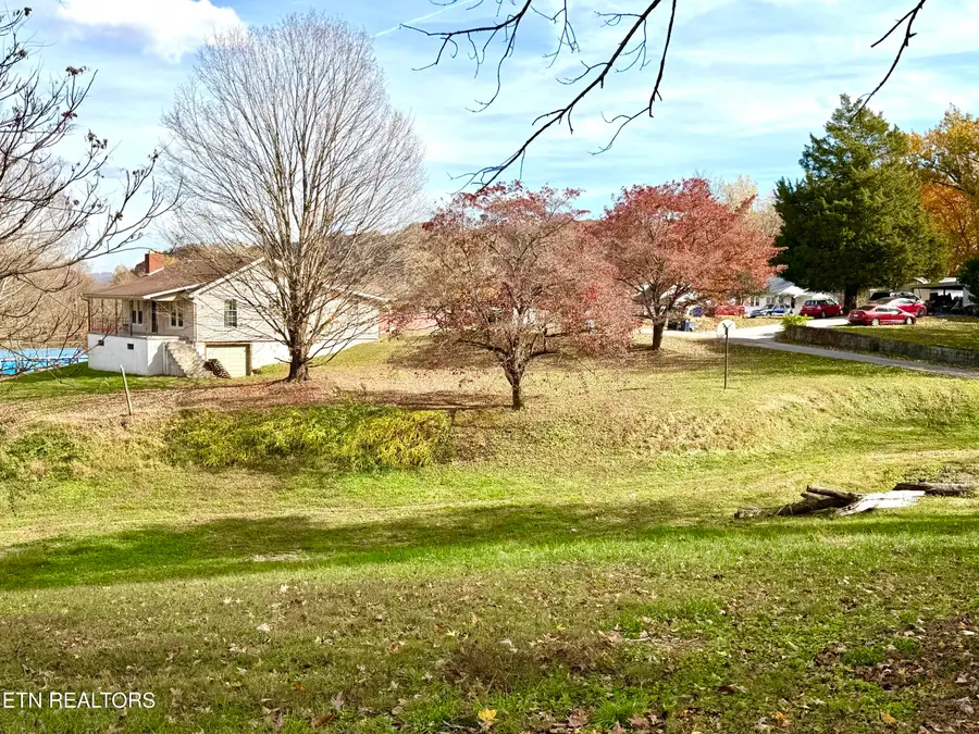 120 W Lowe Drive, Caryville, TN 37714 - #2