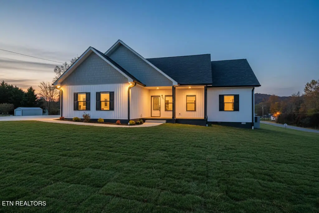 141 2nd St, Rockwood, TN 37854 - #1