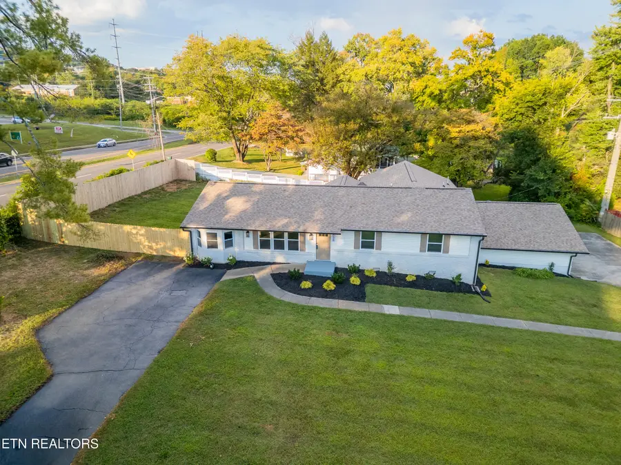 838 Whitehall Rd, Knoxville, TN 37909 - #2