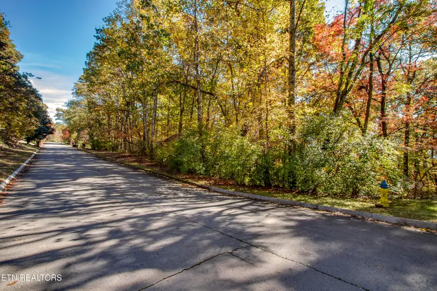 5232 Beverly Oaks Drive, Knoxville, TN 37918 - #3