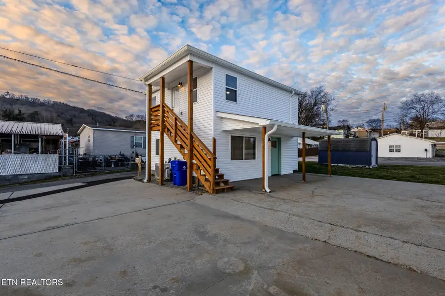 722 Virginia Ave, Harriman, TN 37748 - #3