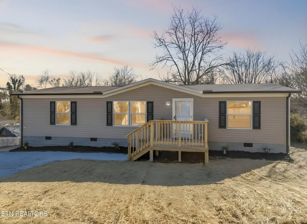 516 Henderson St, Harriman, TN 37748 - #1