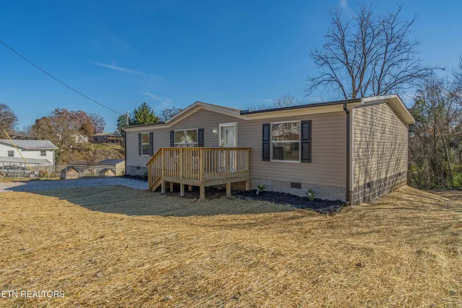 516 Henderson St, Harriman, TN 37748 - #3