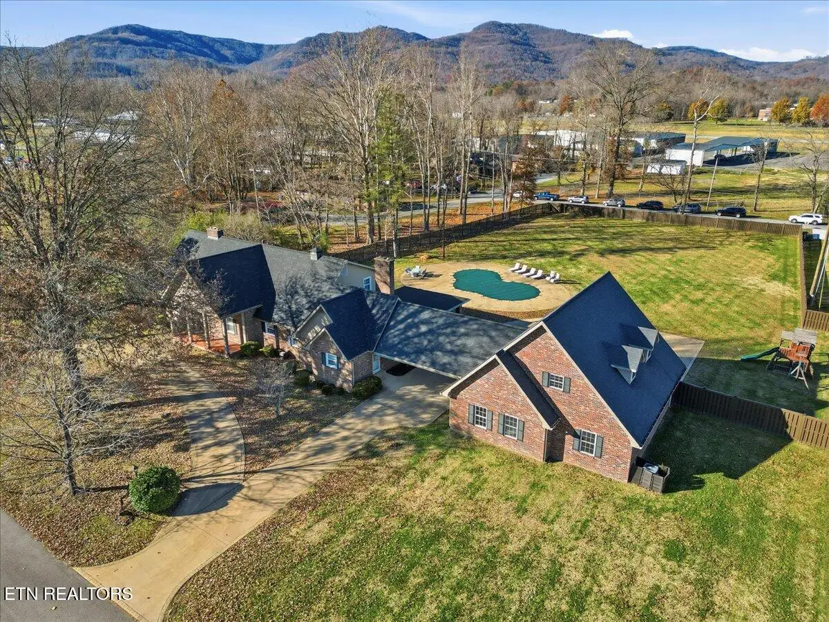 1308 Gloucester Ave, Middlesboro, KY 40965 - #1