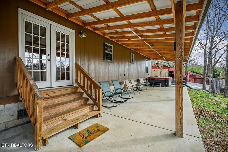 301 W Everett St, Sparta, TN 38583 - #3