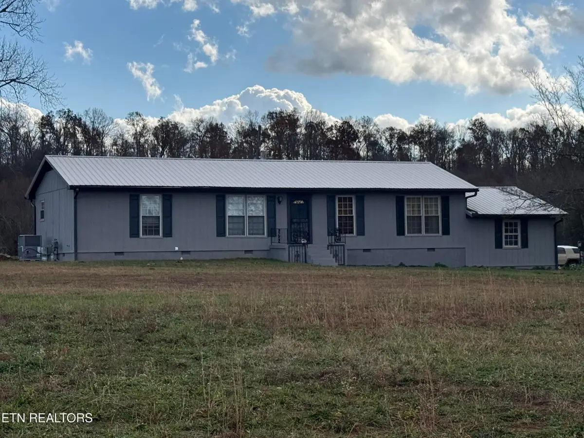 1195 Smith Valley Rd, Lenoir City, TN 37772 - #1