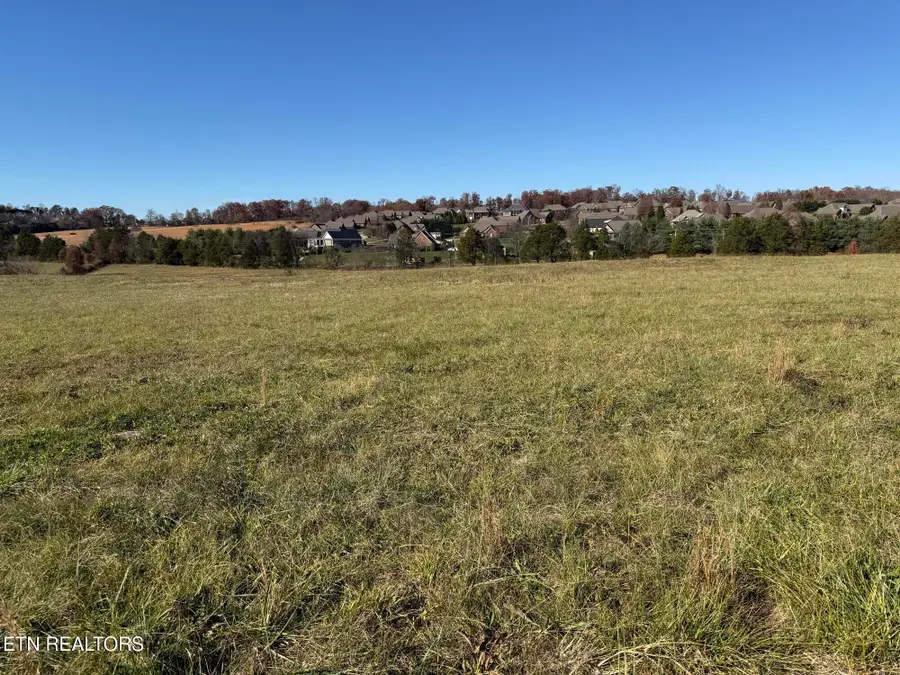 1195 Smith Valley Rd, Lenoir City, TN 37772 - #3