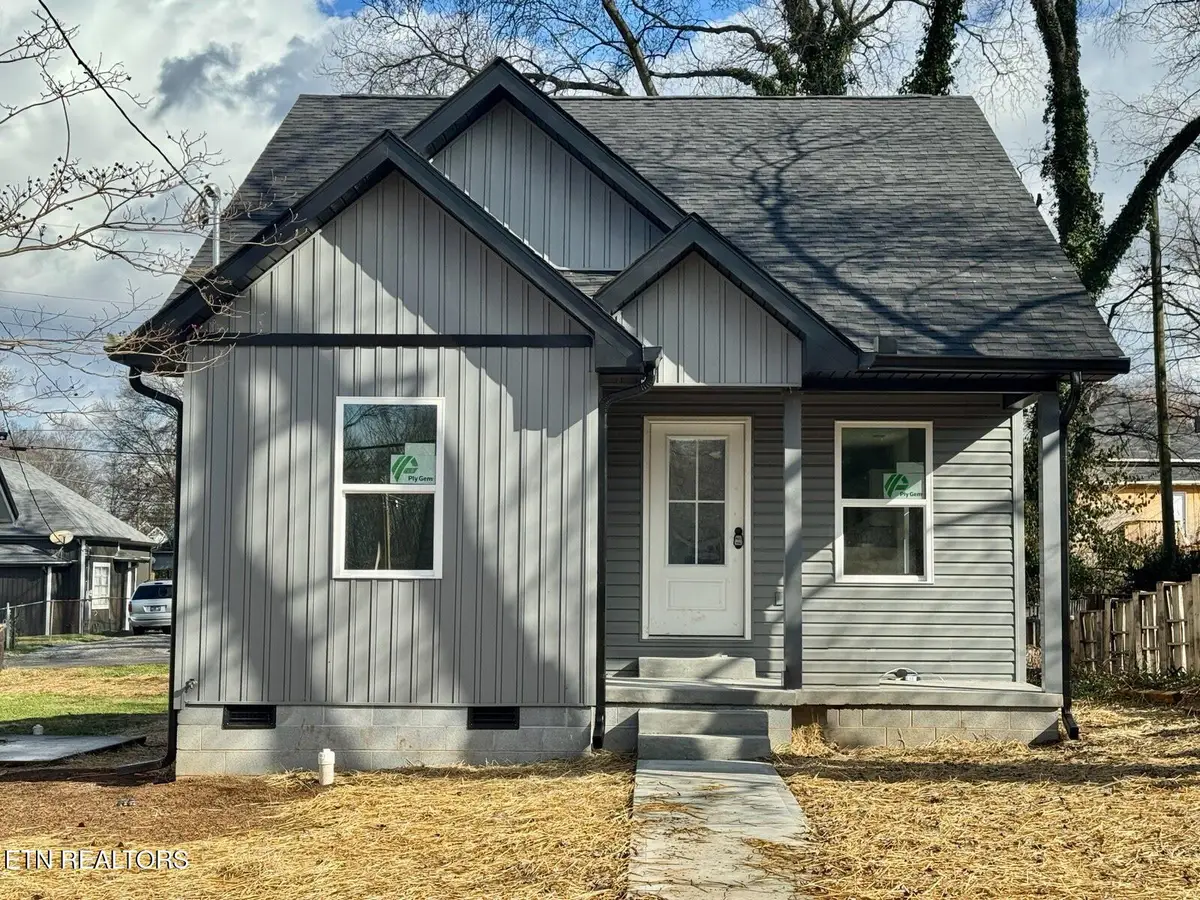 1214 NW Mercer St, Knoxville, TN 37921 - #1