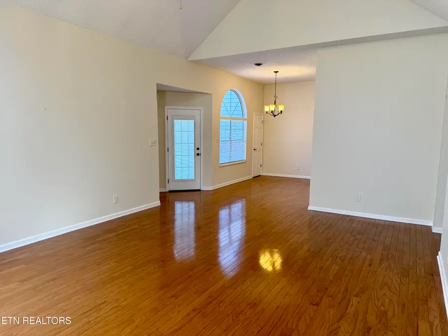 5207 Vanardo Way, Knoxville, TN 37912 - #3