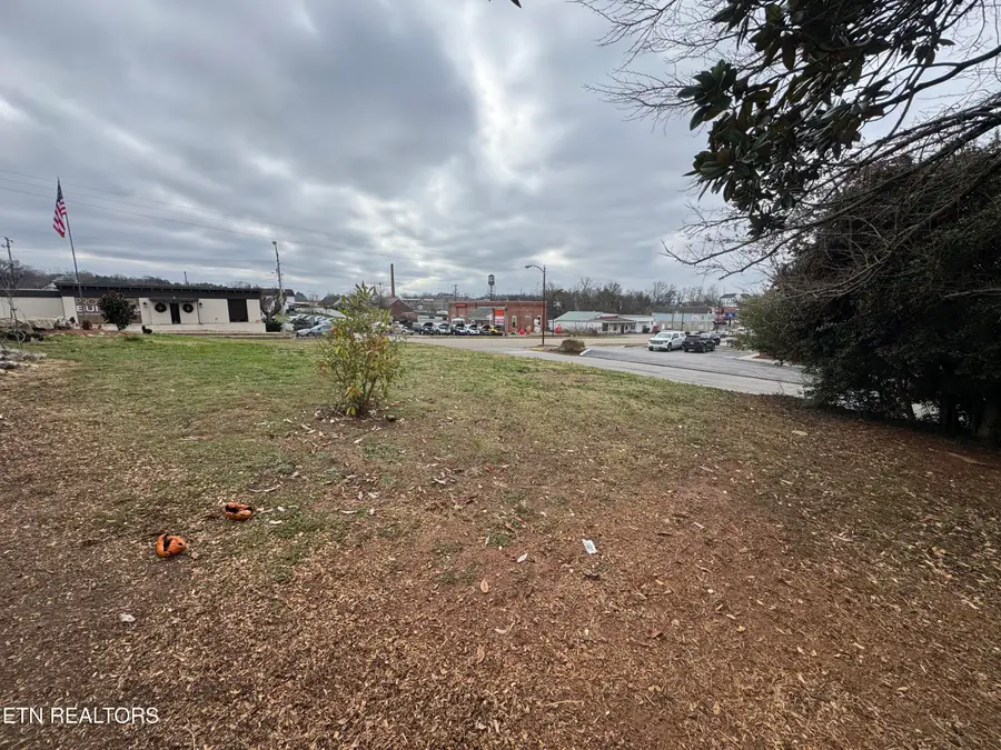 601 E Broadway St, Lenoir City, TN 37771 - #2