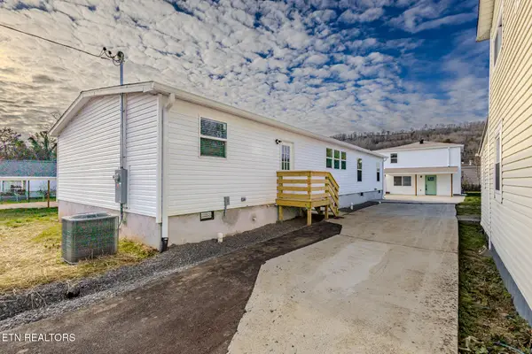 729 Siluria St, Harriman, TN 37748