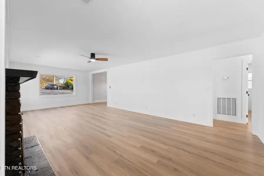 704 W Emory Rd, Powell, TN 37849 - #3