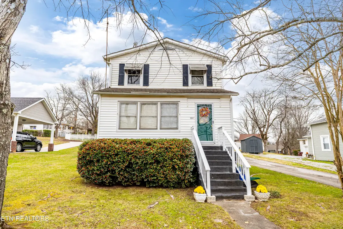 1240 N Wright Rd, Alcoa, TN 37701 - #1