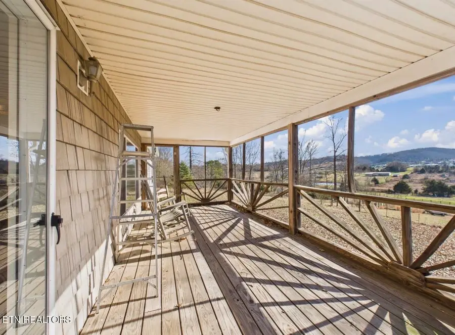 467 Russell Hill Rd, Speedwell, TN 37870 - #2