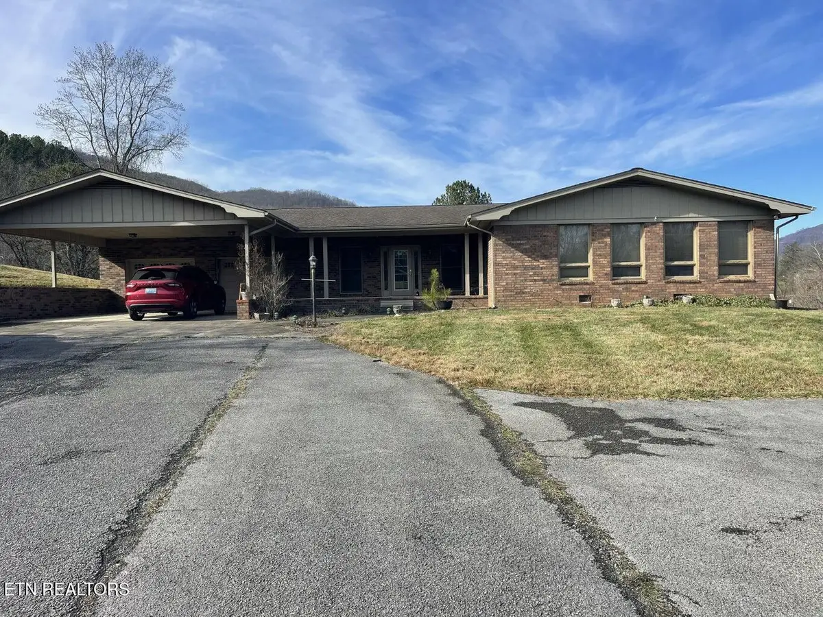 409 Fairview Rd, Middlesboro, KY 40965 - #1