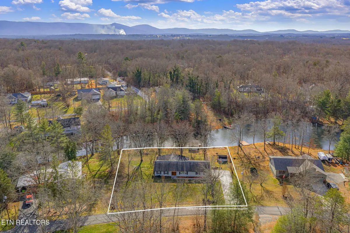 1514 E Cherokee Rd, Crossville, TN 38572 - #1