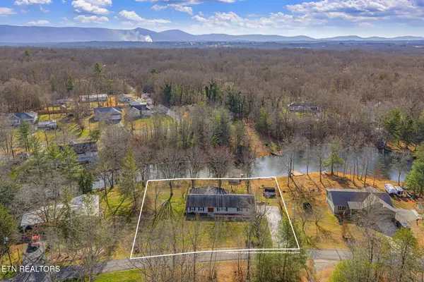 1514 E Cherokee Rd, Crossville, TN 38572