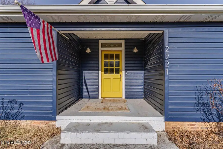 2221 Adair Ave, Knoxville, TN 37917 - #2