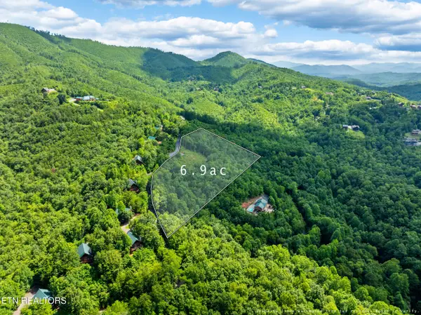 648 Almost Heaven Way, Gatlinburg, TN 37738