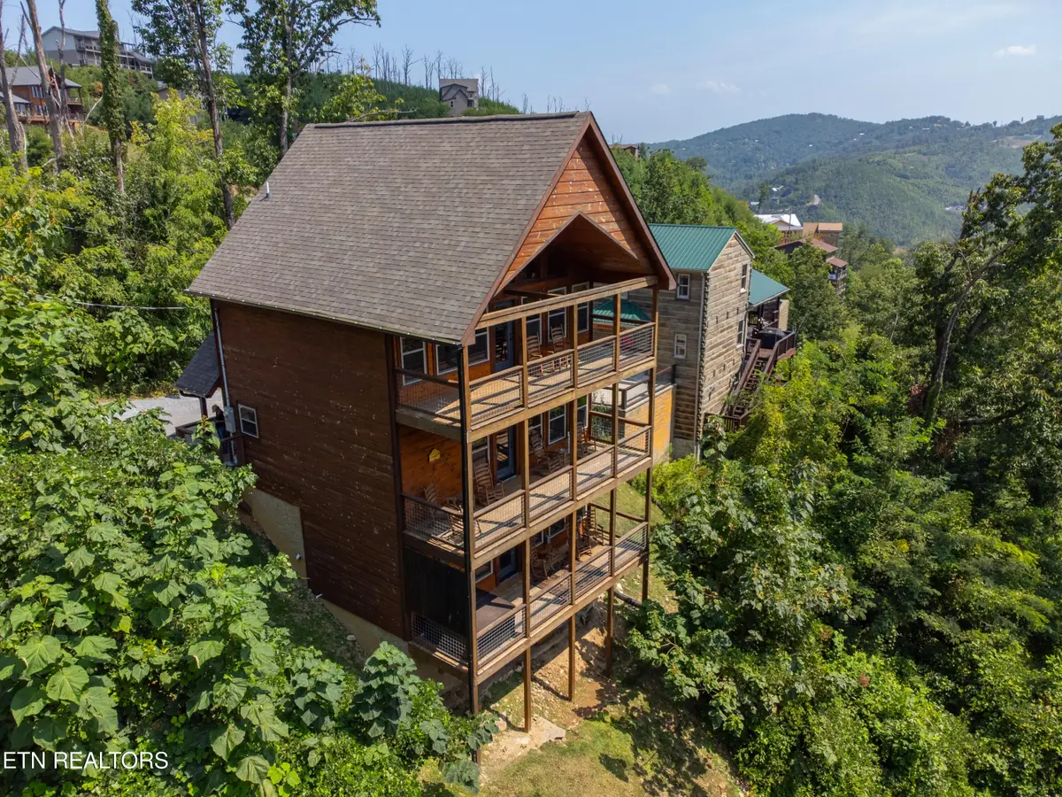 519 Edgewood Dr Drive, Gatlinburg, TN 37738 - #1