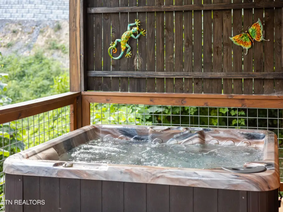 519 Edgewood Dr Drive, Gatlinburg, TN 37738 - #3