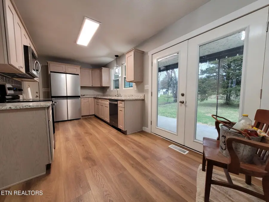 941 Cemetery Rd, Oliver Springs, TN 37840 - #2