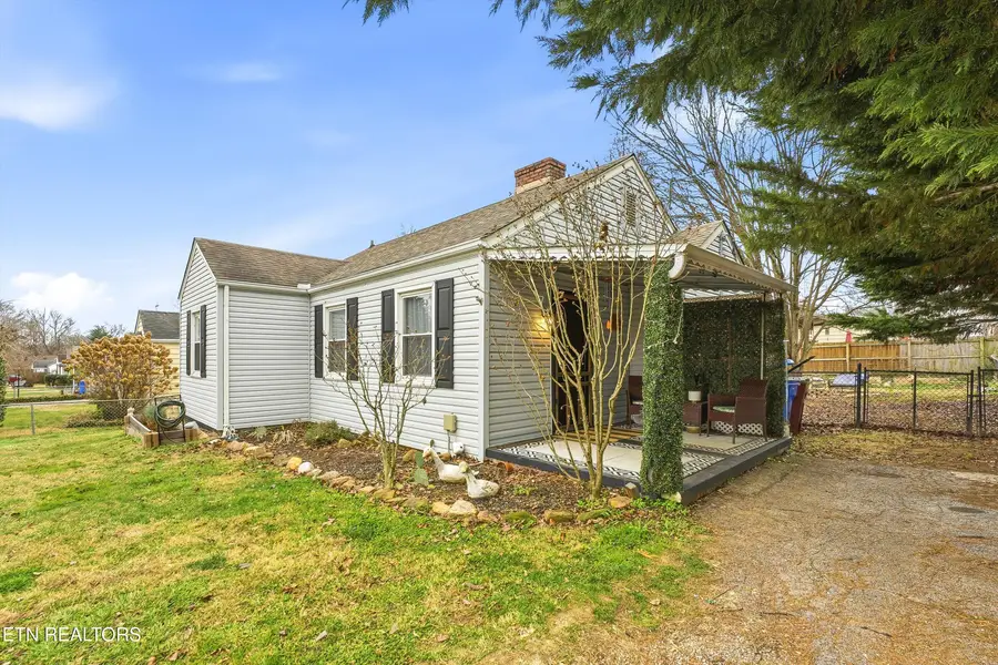 1741 N Wright Rd, Alcoa, TN 37701 - #2