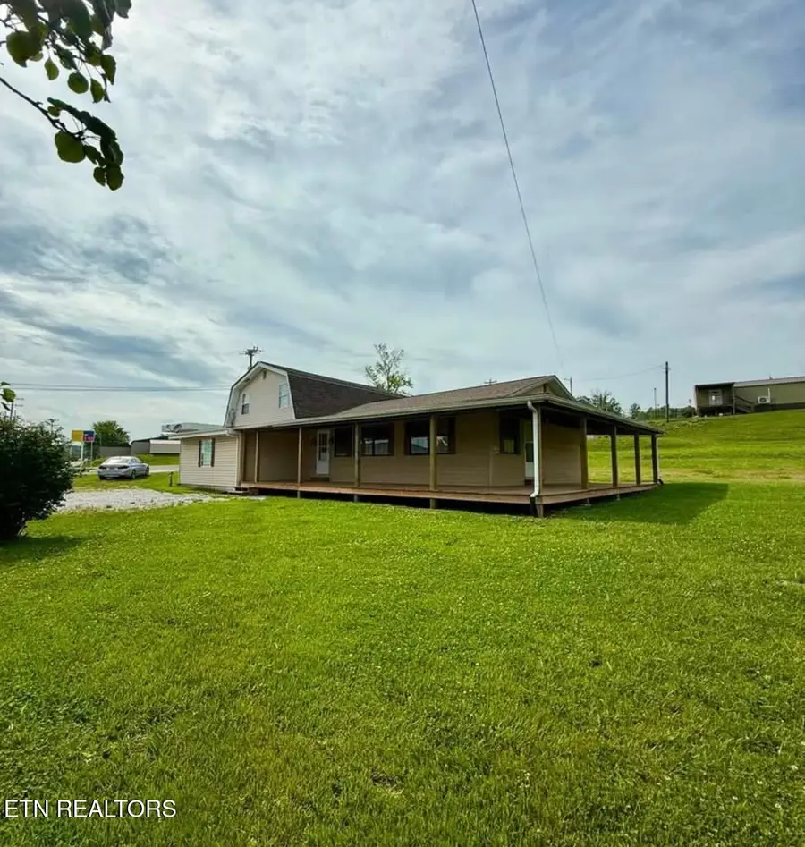 942 W Third Ave, Oneida, TN 37841 - #2