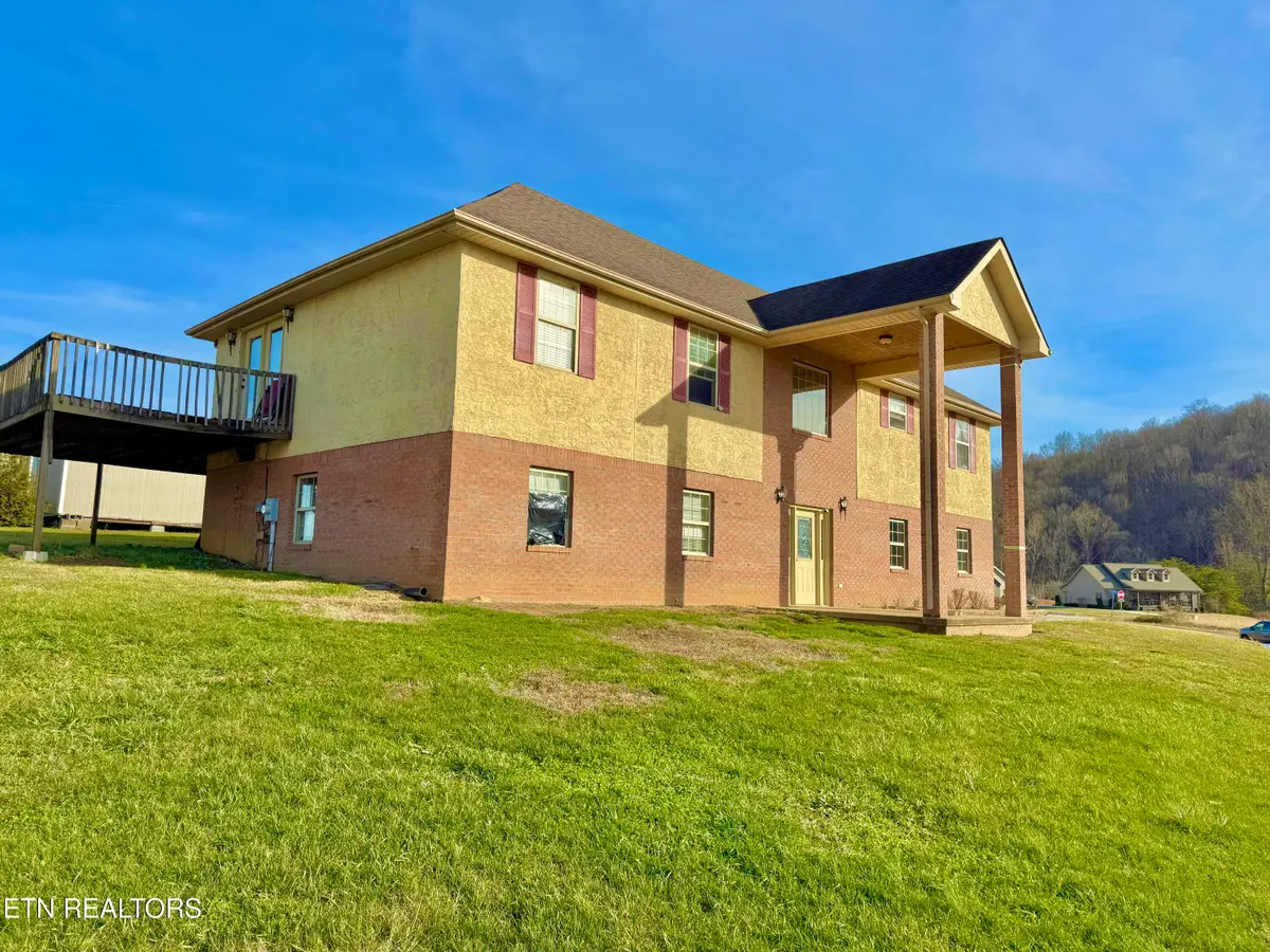 315 Rowlett Tr, Ewing, VA 24248 - #1