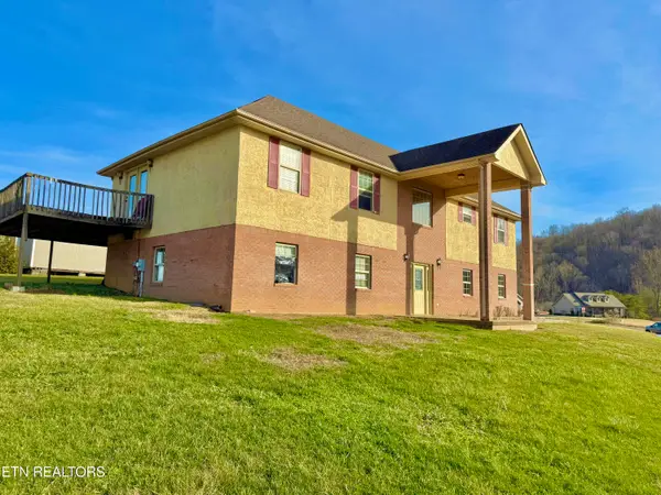 315 Rowlett Tr, Ewing, VA 24248
