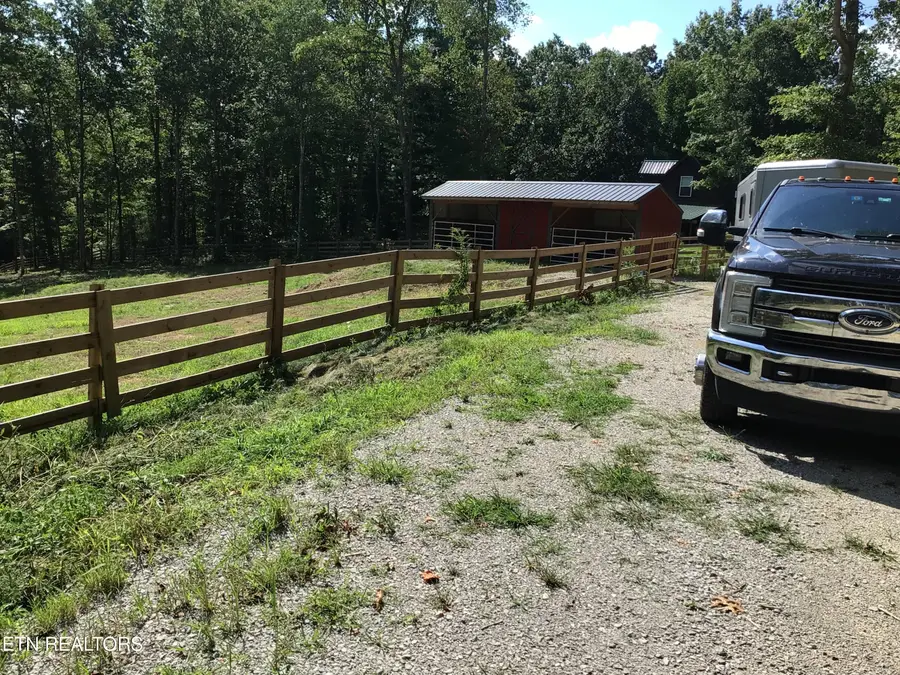 478 Spruce Creek Dr, Jamestown, TN 38556 - #2