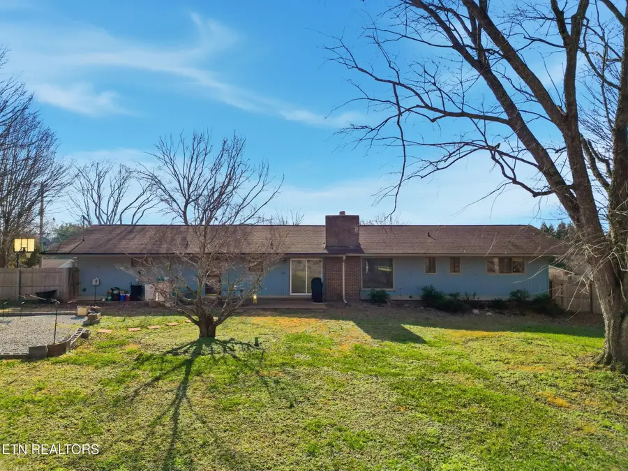 1004 Laurie St, Maryville, TN 37803 - #2