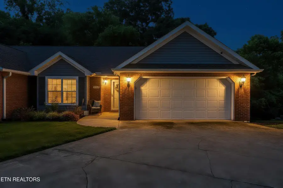 8824 Carriage House Way, Knoxville, TN 37923 - #2