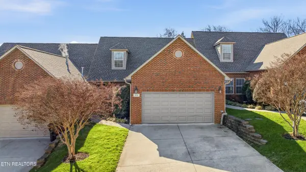 375 Meadow Walk Lane, Lenoir City, TN 37772
