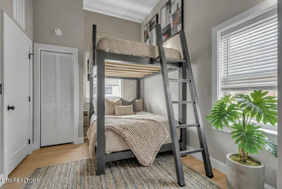 105 W Jackson Ave #9, Knoxville, TN 37902 - #2